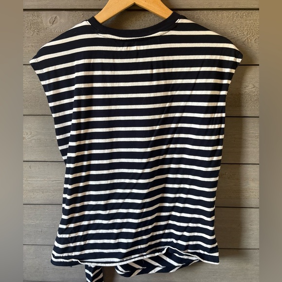 Old Navy Sleeveless Tie Front Shirt - Picture 3 of 5